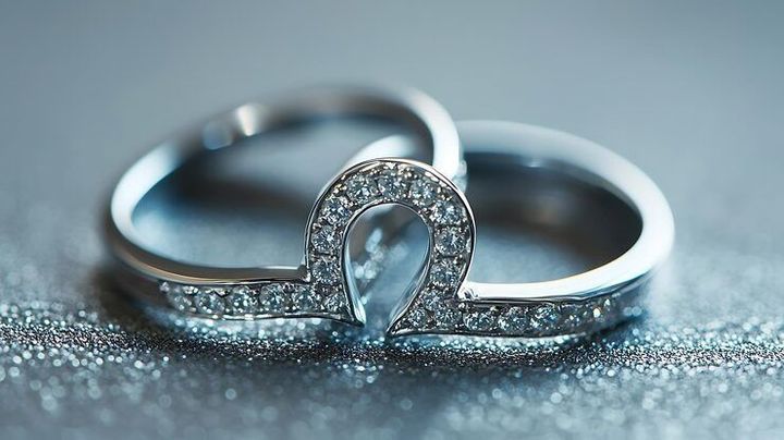 Halo Engagement Rings: Guide to Sparkling Designs, Settings, and Style Trends