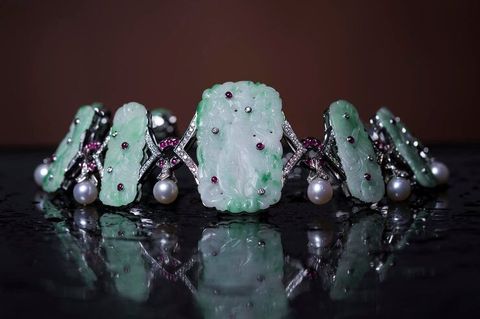 Sculptural Jewelry: Guide to Artistic Forms, Styles, and Design Insights