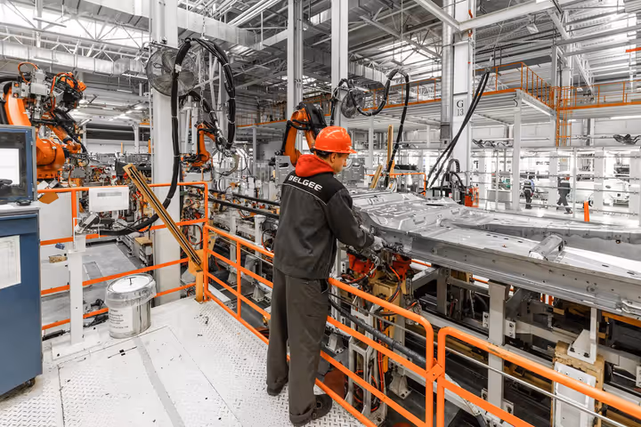 Vertical Machining Centers: CNC Milling Guide, Uses & Trends