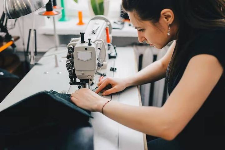 Overlock Sewing Machines: Discover How They Work and Important Facts