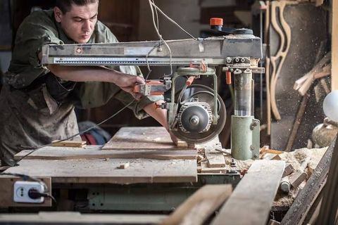 Guillotine Shears: Guide to Types, Uses, Safety & Operation