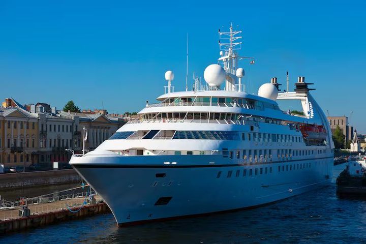 Luxury Cruise Vacations: Guide to Ships, Suites, and Travel Experiences