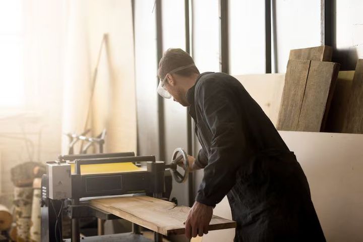 Plywood Press Machines: Discover Pressing Technology and Engineered Wood Production
