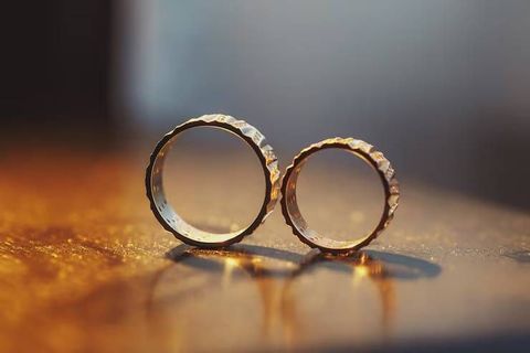 Diamond Studs: Guide to 4Cs, Styles, Settings and Diamond Quality